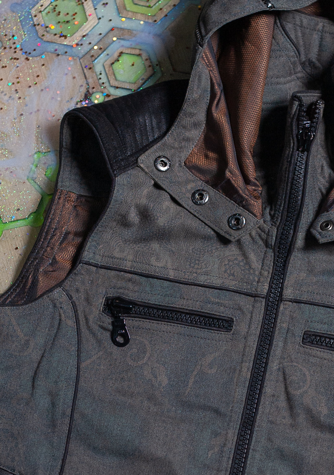 Sleeveless Hooded Jacket Men ALIEN / TR Screenprint - ASH DRAGONS